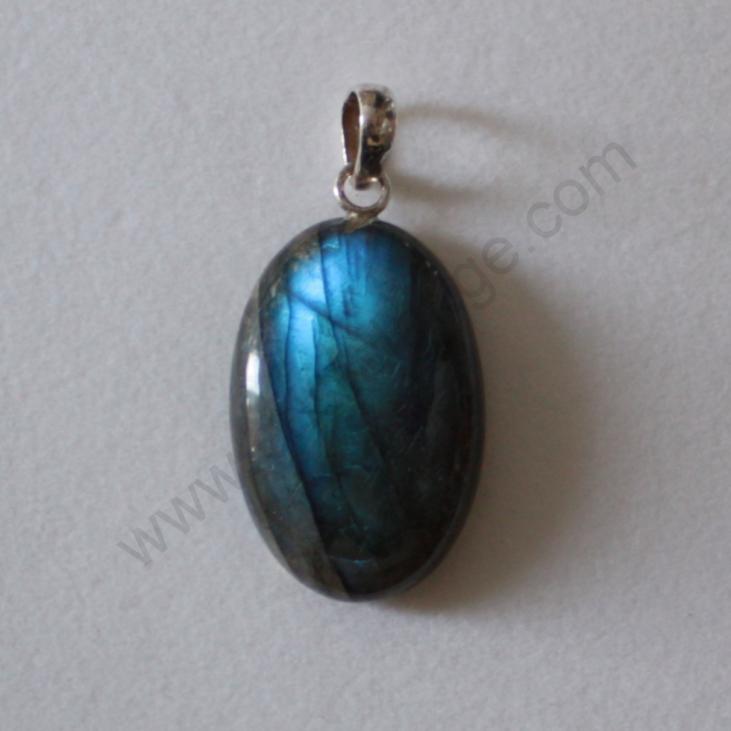 Discover the healing power of stones with this labradorite, blue and grey semi precious stone pendant
